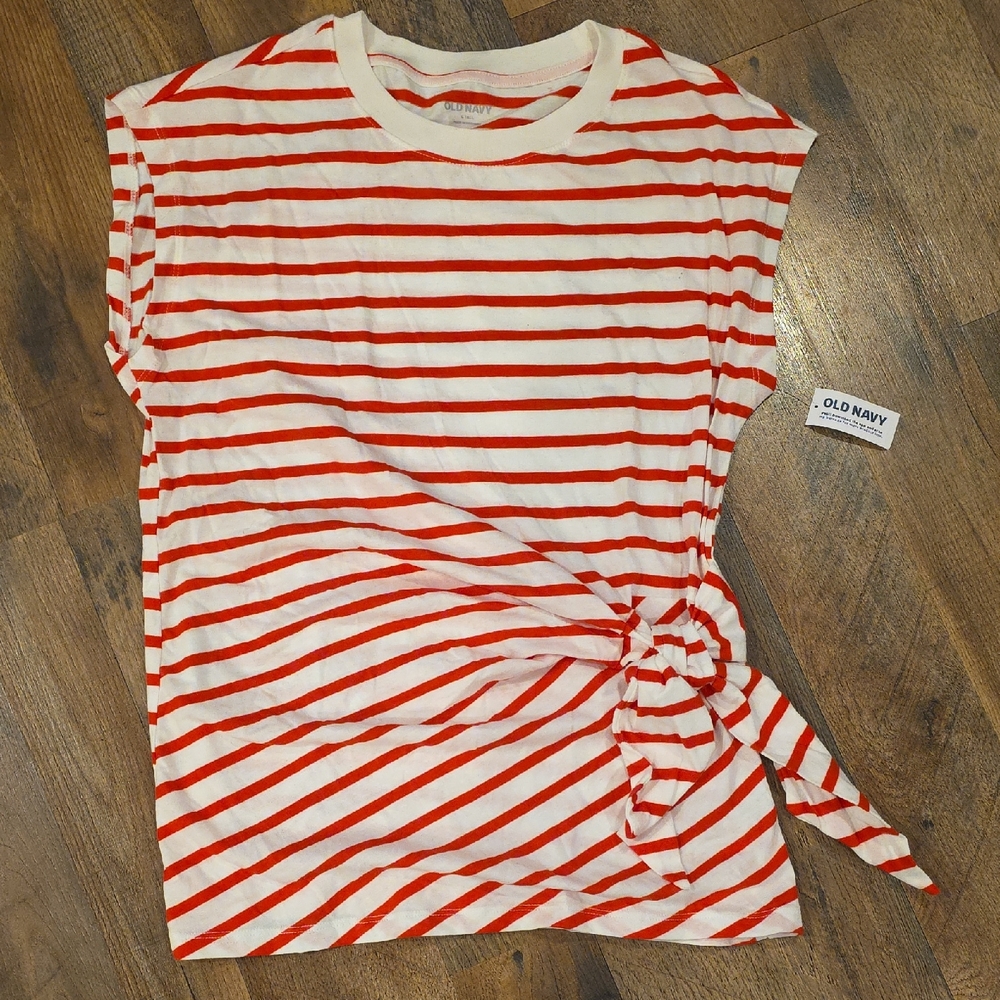 Old Navy Women's Red and White Striped Tee